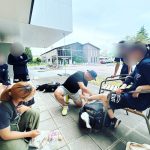 鹿児島大学アメフト部学生トレーナーにテーピング指導