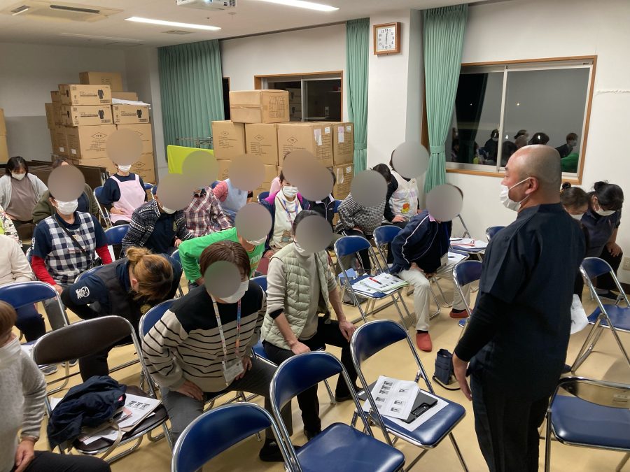 養護老人ホームで職員に腰痛予防研修会の講師をしました